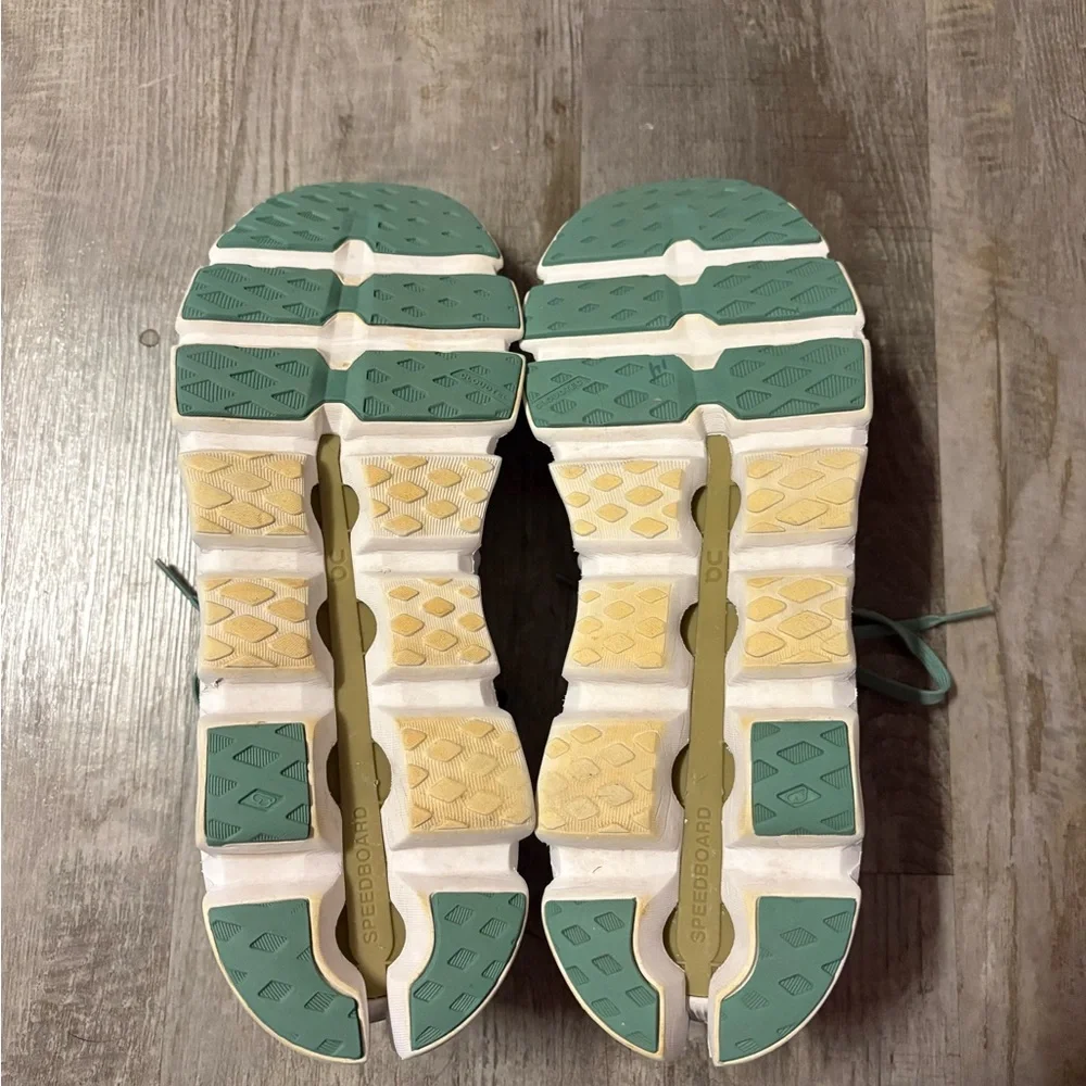 On Running Men’s Cloudswift Running Shoes - White and Green - Picture 6 of 6